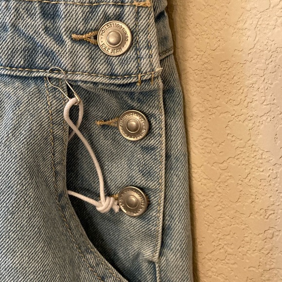 💗Distressed Jean Overalls💗 - Picture 5 of 10